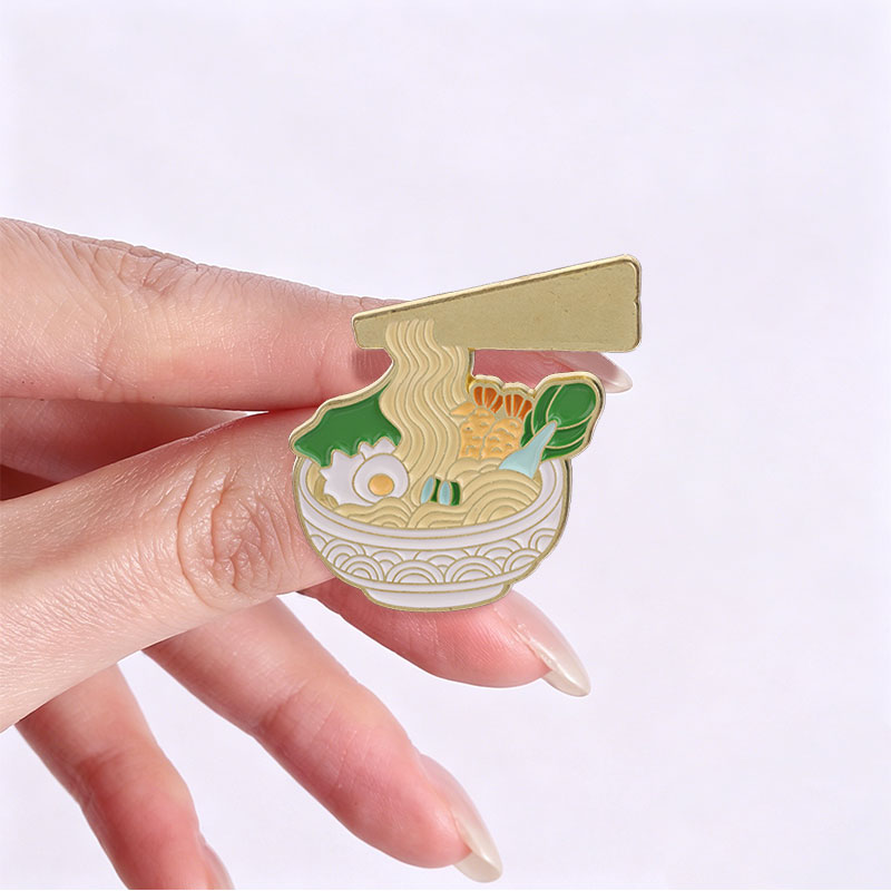 Broche en émail motif bol de r - Dim Sum Basket avis et prix